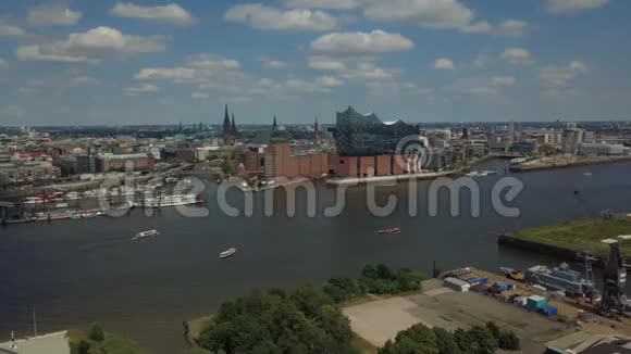 从Elbphilarmony出发的汉堡港东部的鸟瞰图视频的预览图