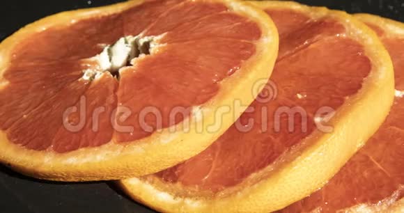 特写一张美味的熟橙片视频的预览图