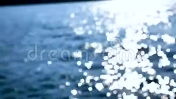 波克反射从阳光表面的海浪视频美丽的小夜曲背景视频的预览图