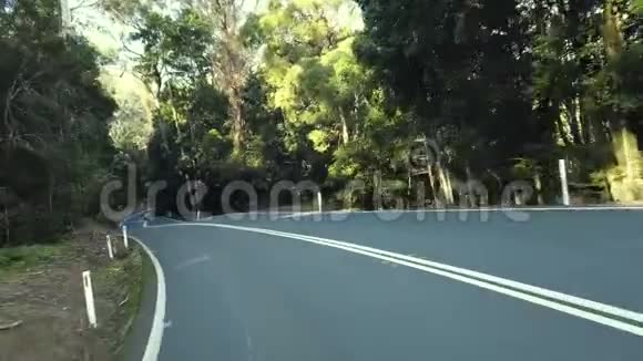 在新南威尔士州的麦格理山口开车视频的预览图