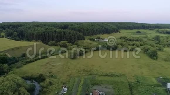 俄罗斯乡村教堂航空视频08视频的预览图
