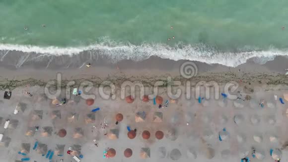 黑海海滩度假胜地的鸟瞰图视频的预览图