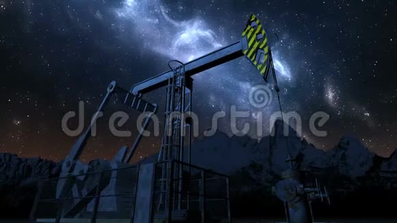 夜空下的油泵千斤顶视频的预览图