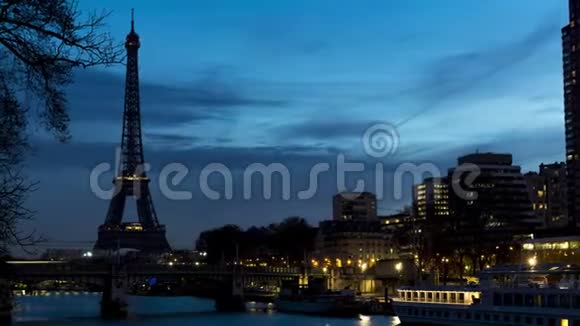 时间推移冬季埃菲尔铁塔的夜晚到白天巴黎视频的预览图