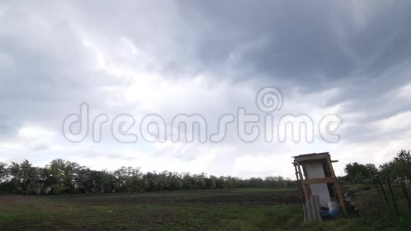 高清雨云快速移动视频的预览图