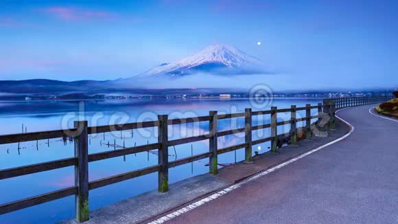 4月台的K时程和太阳升起的山日本山坂湖富士视频的预览图