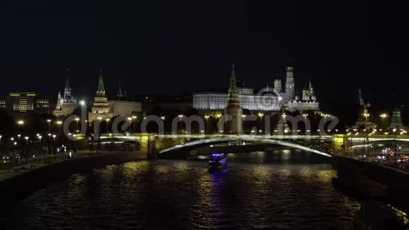 在莫斯科河4K的夜景视频的预览图