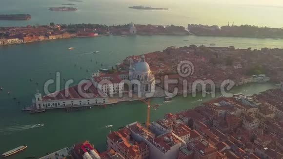 空中观景意大利威尼斯大运河美丽的天际线日落视频的预览图