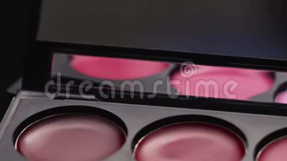 美容辅助用品装饰化妆品面部有机时尚色调口红唇粉红色勃艮第色妆g视频的预览图