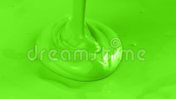 绿色油漆是彩色特写镜头视频的预览图