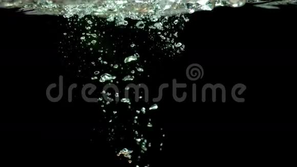 水中的气泡漩涡视频的预览图