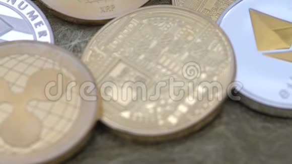 4K物理金属黄金Ripplecoin货币比其他硬币旋转硬币丹视频的预览图