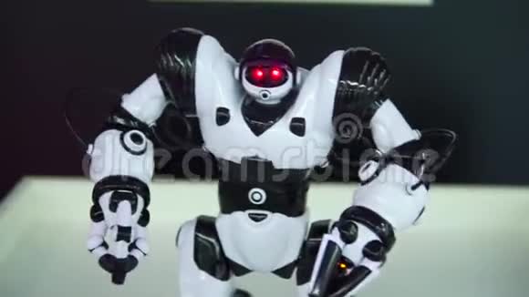 跳舞的机器人玩具左右摇摆视频的预览图