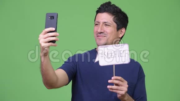 西班牙男人用纸签自拍视频的预览图
