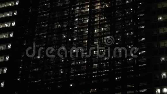 现代办公大楼摩天大楼电梯移动视频的预览图