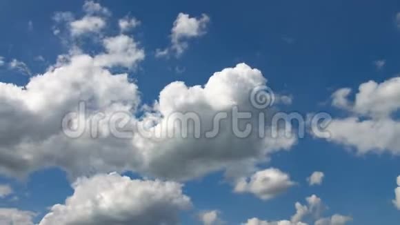 夏天天空中的时移云视频的预览图