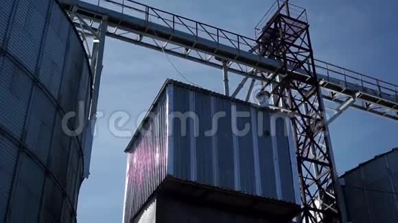 电梯金属罐是现代小麦烘干工业综合体视频的预览图