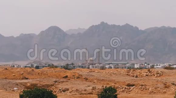 埃及沙姆沙伊赫沙漠山区和旅馆清真寺全景视频的预览图