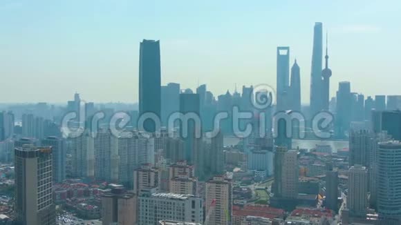 上海城市区陆家嘴区晴天中国鸟瞰图视频的预览图