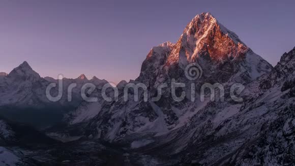 喜马拉雅山日出日落视频的预览图