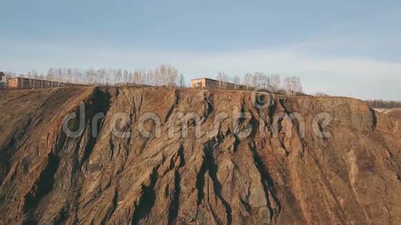 悬崖从DJI无人机的视图视频的预览图