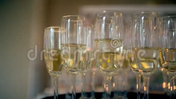新年香槟视频的预览图