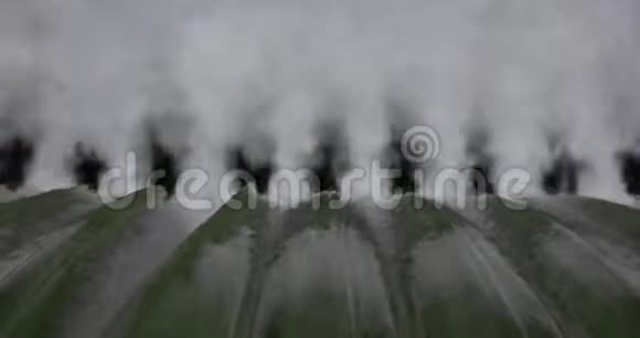 克里夫兰大坝泄洪道瀑布的近景视频的预览图