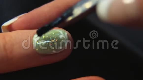 指甲用的面漆视频的预览图