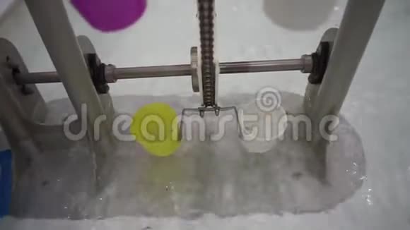 塑料玻璃机械磨视频的预览图
