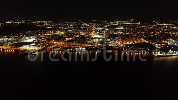 晚上卡姆登新泽西海滨空中录像视频的预览图