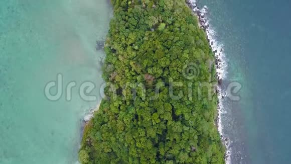 马努坎岛悬崖的鸟瞰图视频的预览图