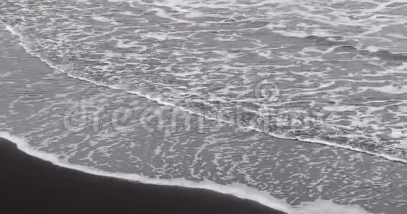 黑沙滩平静浪视频的预览图