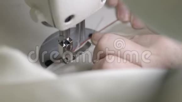 工厂缝纫机工作流程视频的预览图