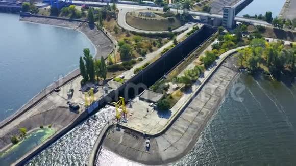 基辅水电站乌克兰维什戈罗德第聂伯河发电厂空中景观视频的预览图
