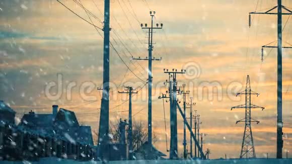 上城区冬季日落的电线视频的预览图