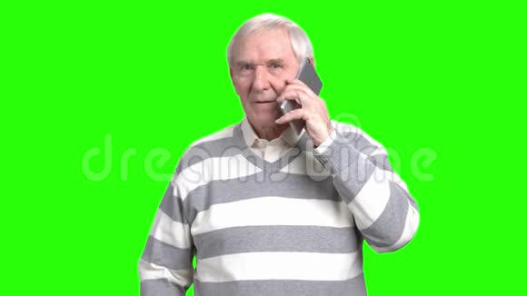 老人在电话里争吵视频的预览图
