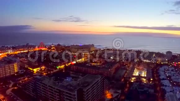 空中观景夜宿大西洋沿岸酒店西班牙加那利群岛特内里费视频的预览图