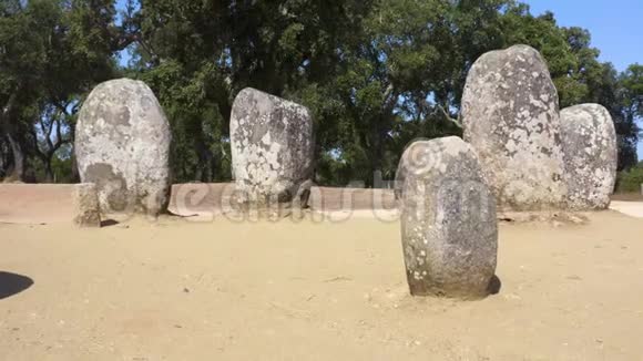 依沃拉地区的巨石视频的预览图