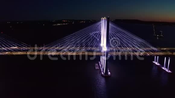 新塔潘子桥的无人机镜头晚上视频的预览图