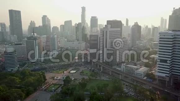 泰国曼谷的空中全景亚洲大城市视频的预览图
