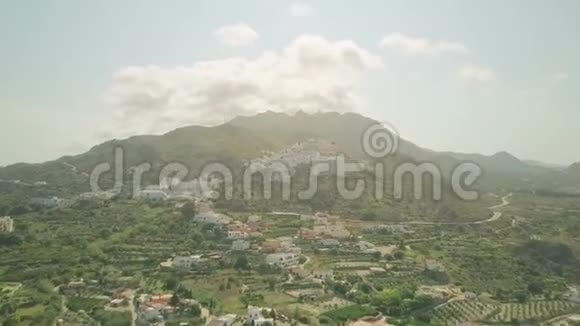 安达西班牙山区小镇高空超移视频的预览图