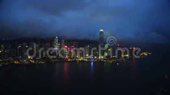 从无人机拍摄香港夜间摩天大楼视频的预览图