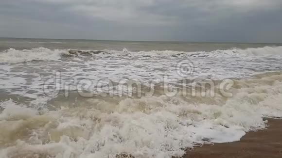 海一波风暴慢动作视频的预览图
