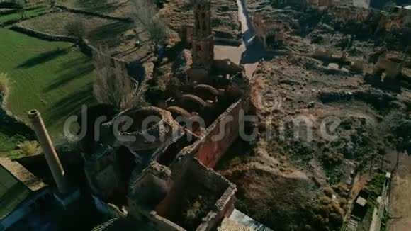 无人机拍摄乡村废墟视频的预览图