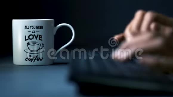 喝咖啡你只需要一份爱和咖啡视频的预览图