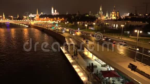 莫斯科克里姆林宫在夏季晚上筑堤俄罗斯视频的预览图