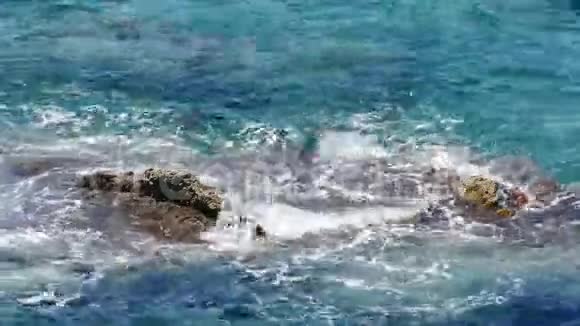 海浪岩4k视频的预览图