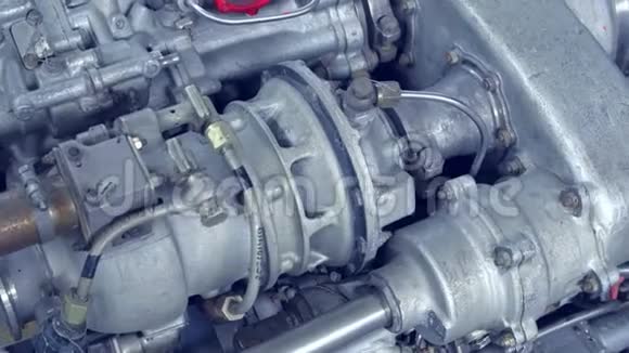管道泵压缩机齿轮滑轮叶片阀门和其他技术要素视频的预览图