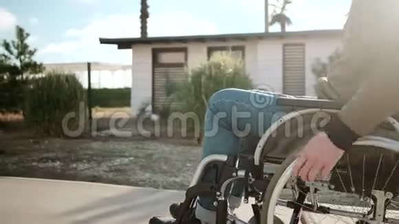 户外的残疾人视频的预览图