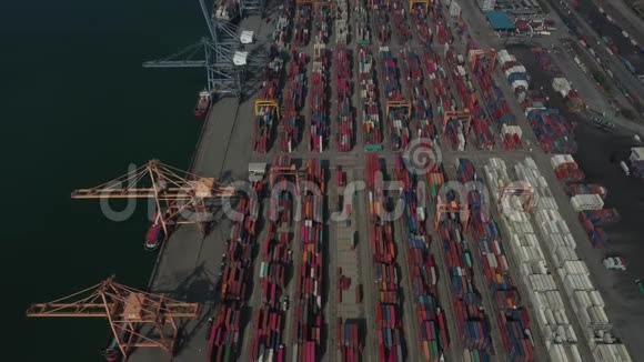 泰国LaemChabang港进出口集装箱箱视频的预览图